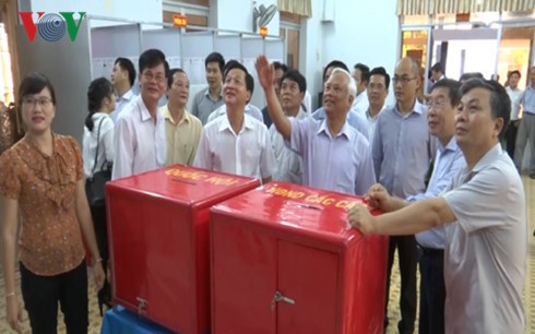 Вице-спикер вьетнамского парламента проверил подготовку к выборам в провинции Баклиеу - ảnh 1